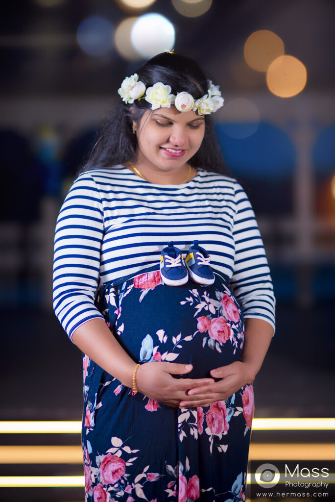 Strongsvill Maternity Photographer - Hermass